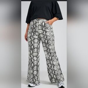 Disclosure Snake Print Baggy Relaxed Fit NWT 14 W - 32 Waist 28 Inseam